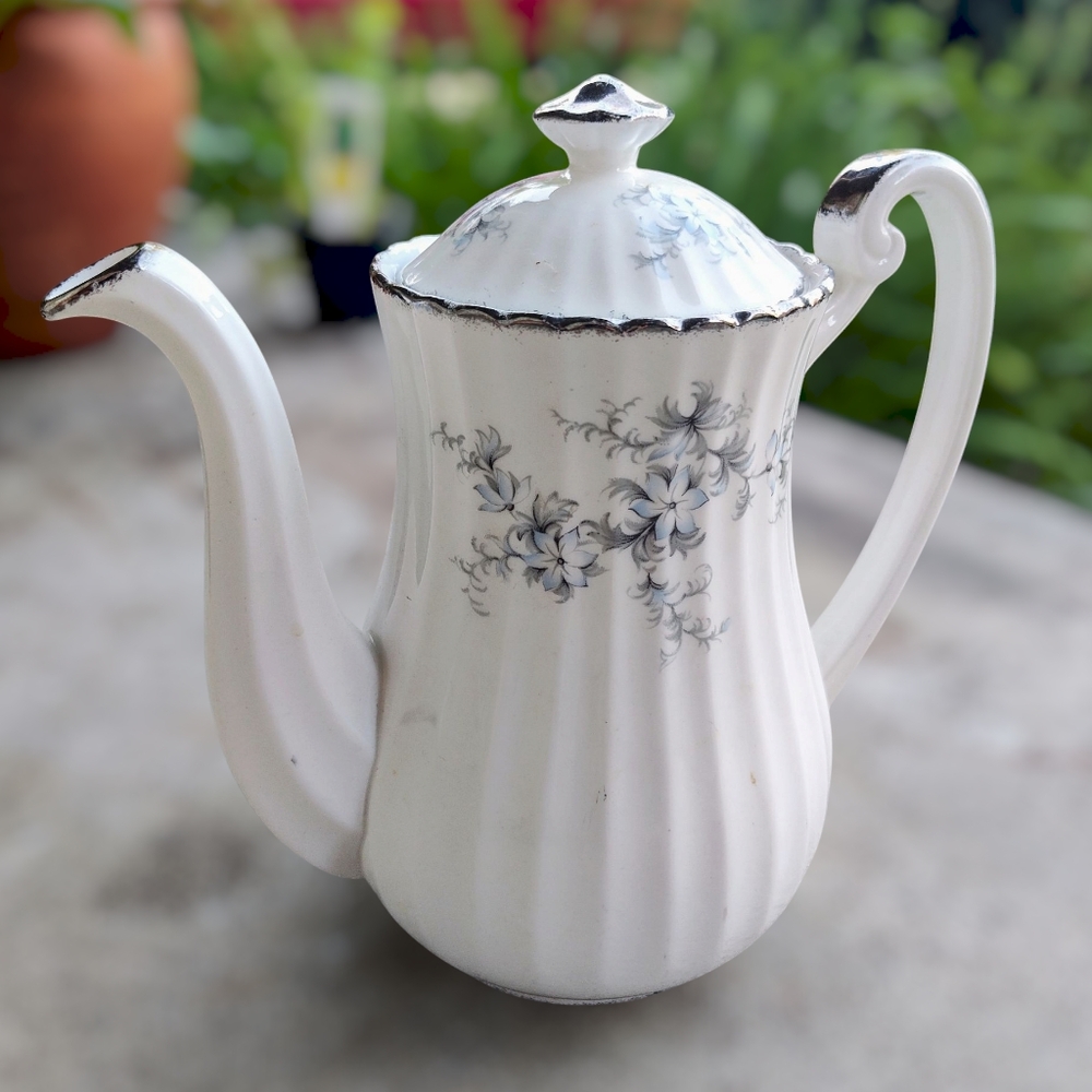 Vintage Queen Elizabeth Brides Choice Coffee Pot Teapot Fine English China
